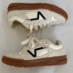 VANS White Suede Gum Sole Black Detail Men's Low Top Skateboarding Sneakers M 6